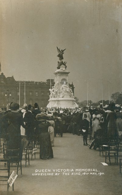 Queen Victoria Memorial, onthulling door de koning, 16 mei 1911 door English Photographer